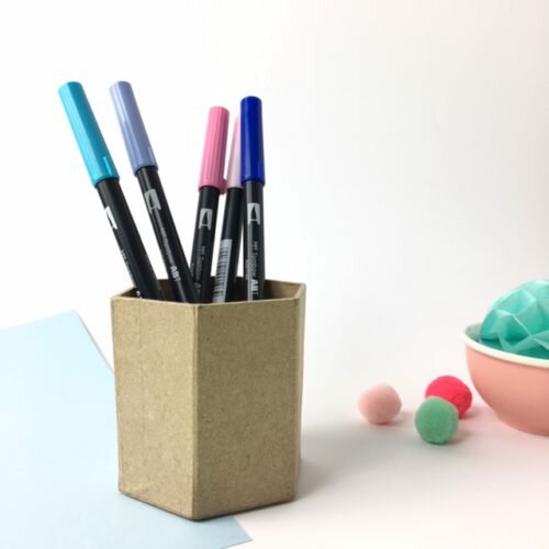 Bote para lápices hexagonal cartón craft Décopatch para decorar